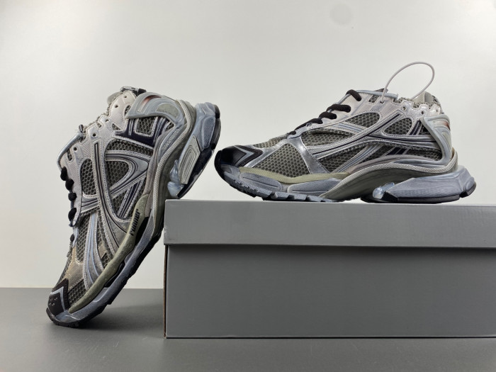 Ba*len*cia*ga runner sneaker