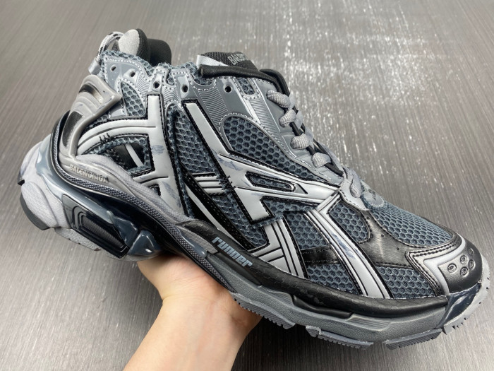 Ba*len*cia*ga runner sneaker