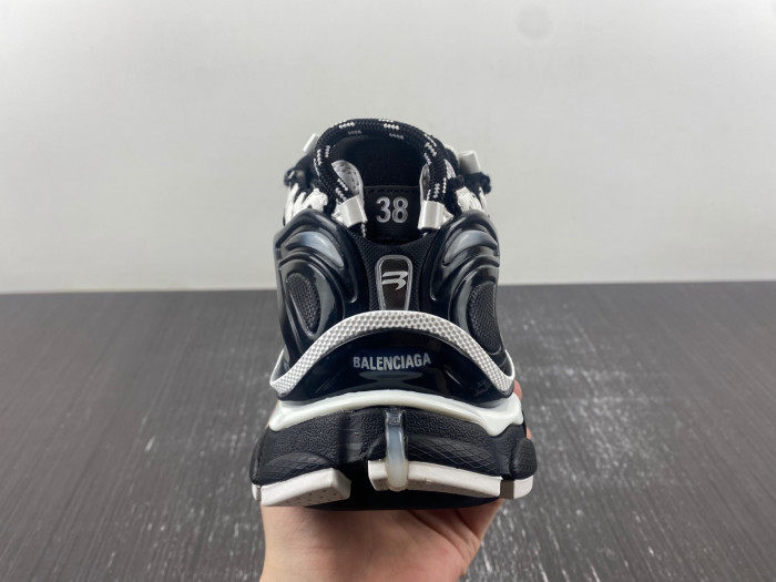 Ba*len*cia*ga runner sneaker