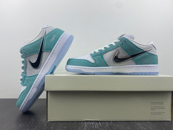 nike dunk sdcai*nike sb low fd2562-400