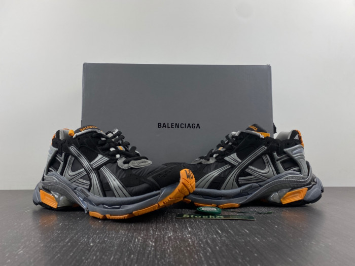 Ba*len*cia*ga runner sneaker