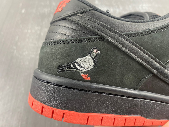 nike sb dunk low black pigeon 883232-008