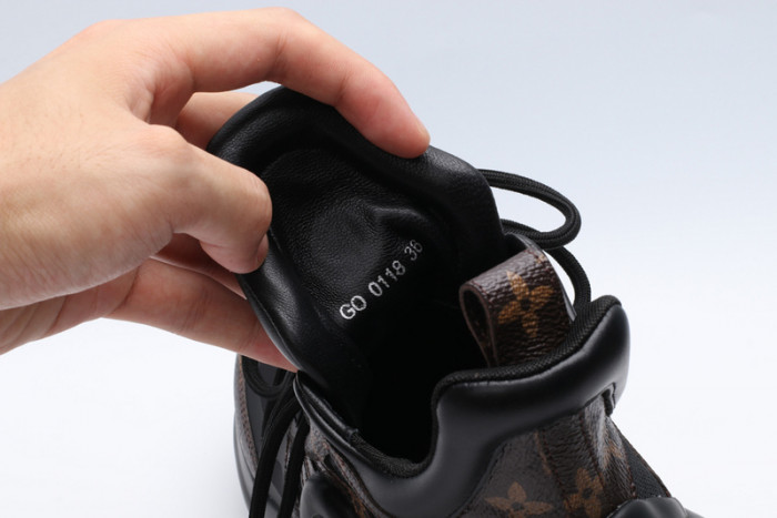 lv snekaers l000006