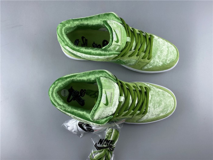 nike dunk sb low strangelove green ct2552-300