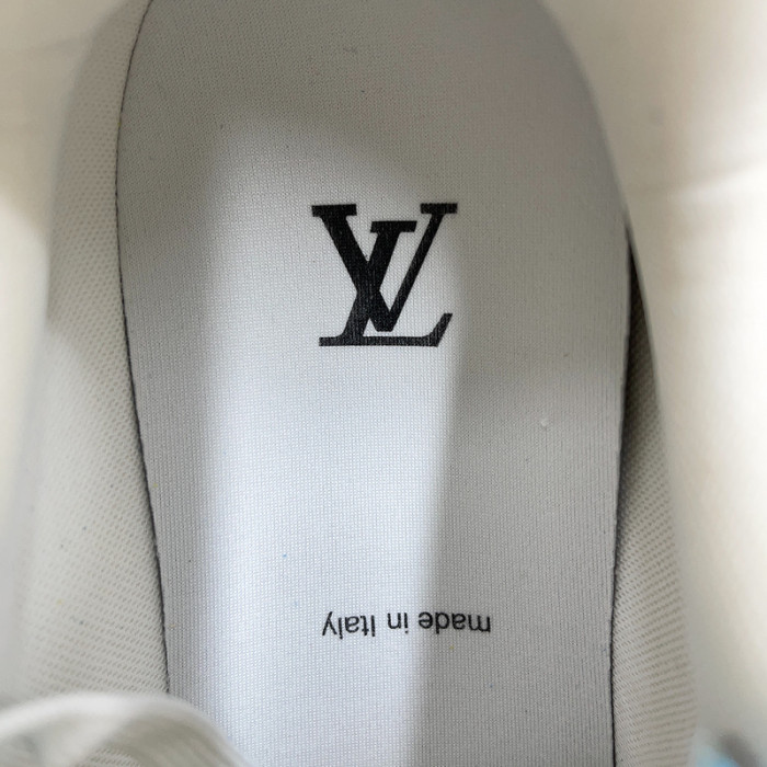 lv snekaers l000083