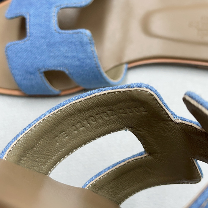 herme* sandal19