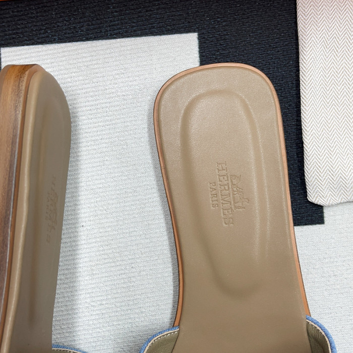 herme* sandal19