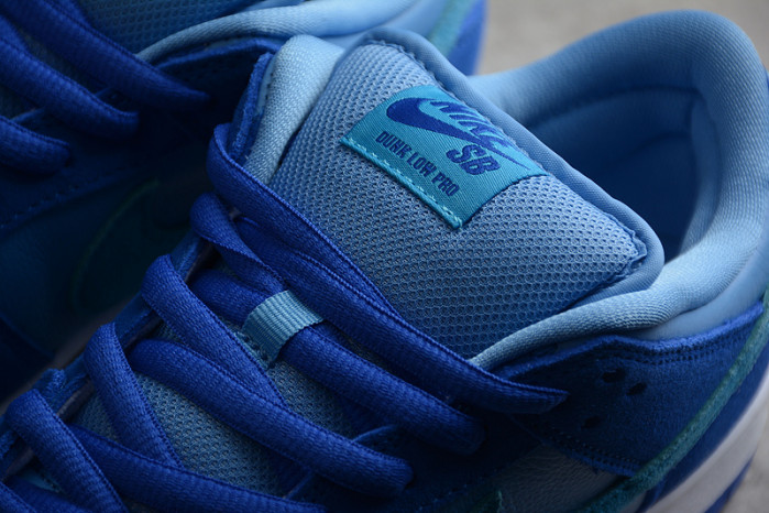 nike sb dunk low “blue raspberry” dm0807-400