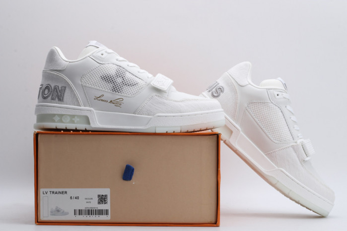 lv snekaers l000054