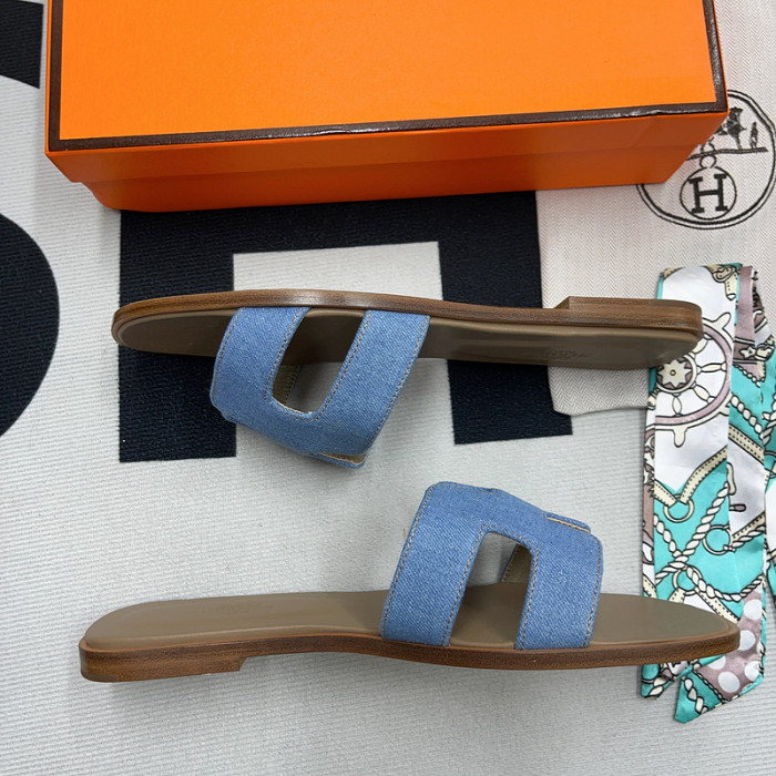 herme* sandal19