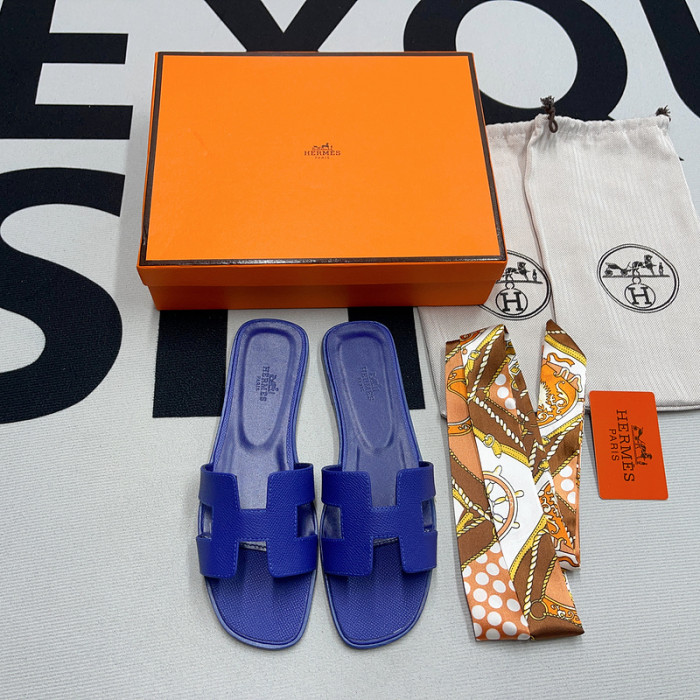 herme* sandal18