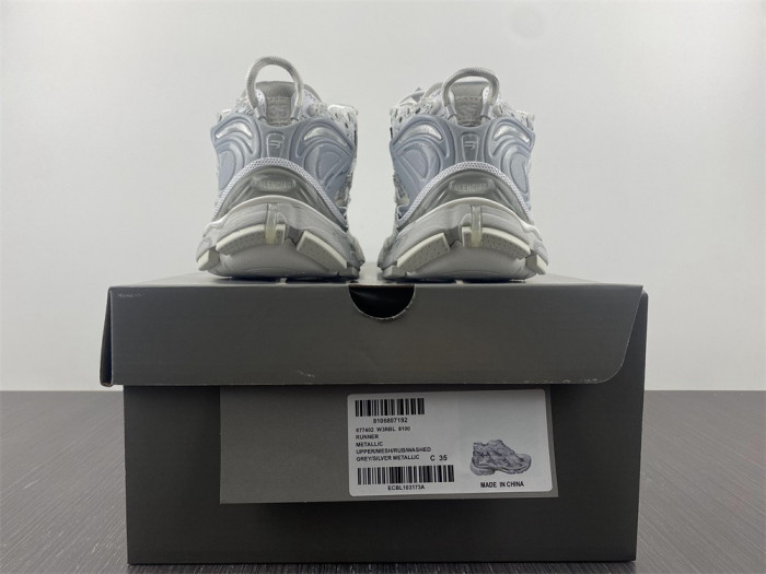 Ba1en*iaga runner 8000018