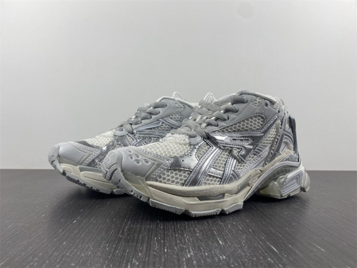 Ba1en*iaga runner 8000018