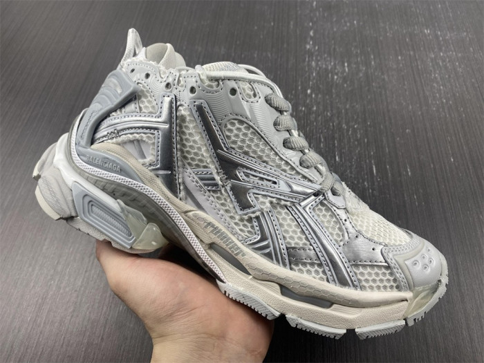 Ba1en*iaga runner 8000018