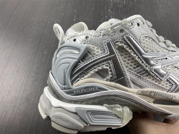 Ba1en*iaga runner 8000018