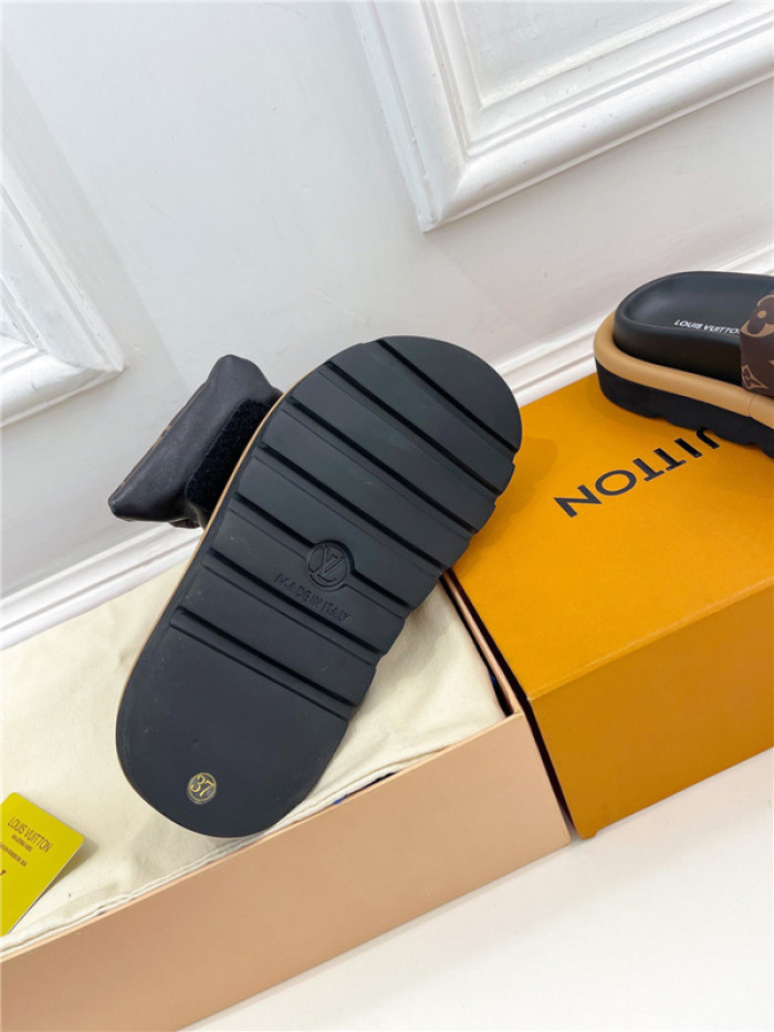 L&V sandal 226
