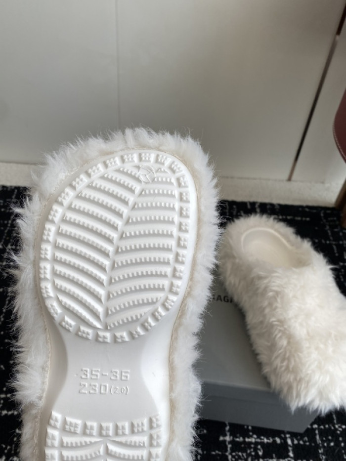 Balenciag* Sandal BS110