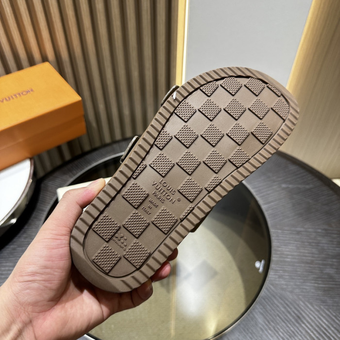 L&V sandal 219