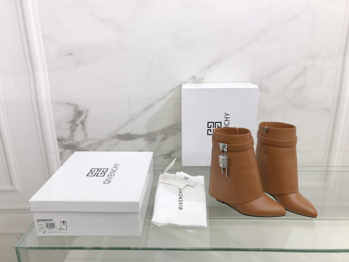 Givenchy Boots 660016