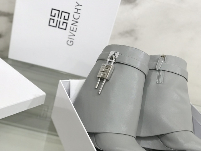 Givenchy Boots 660012