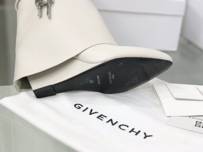 Givenchy Boots 660015