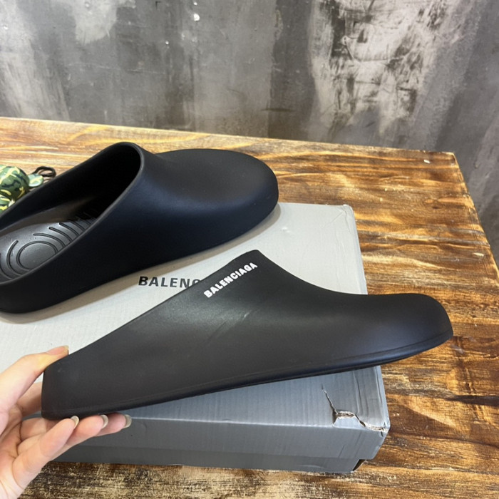 Balenciag* Sandal BS72