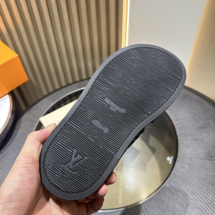 L&V sandal 135