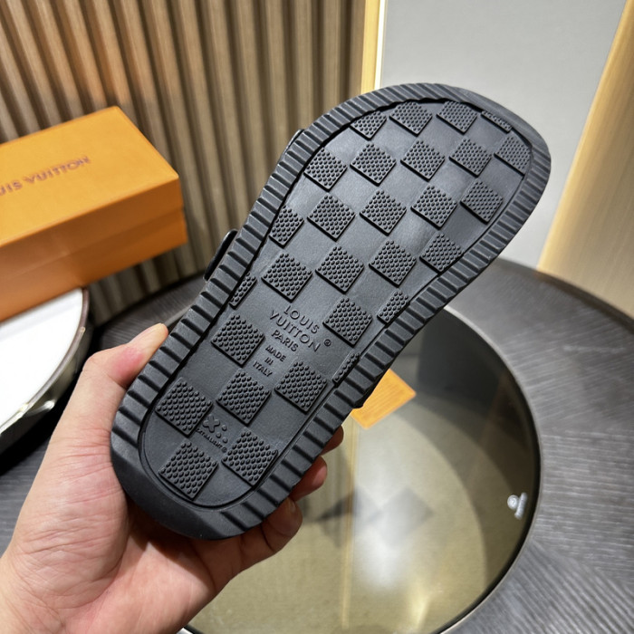 L&V sandal 216