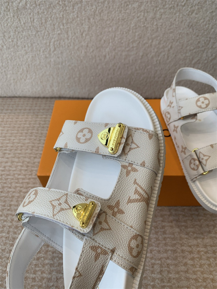 L&V sandal 209