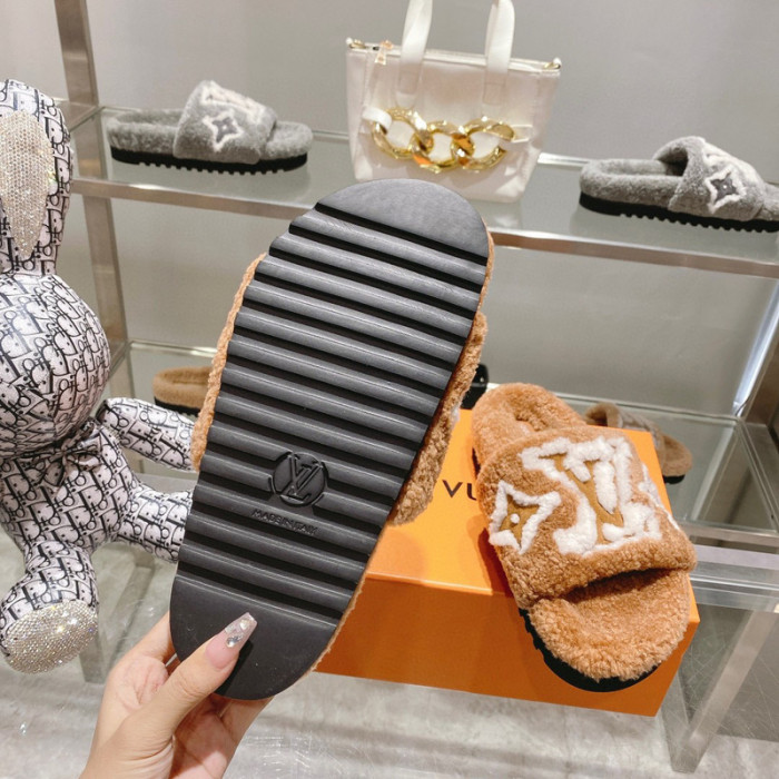 L&V sandal 107
