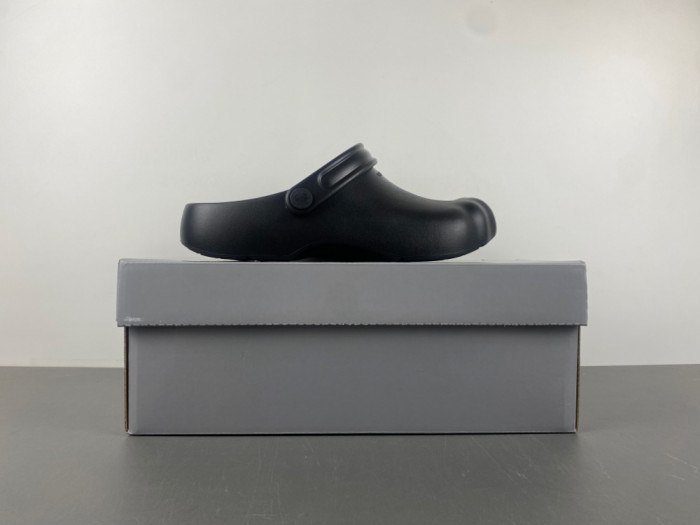 Balenciag* Sandal BS73