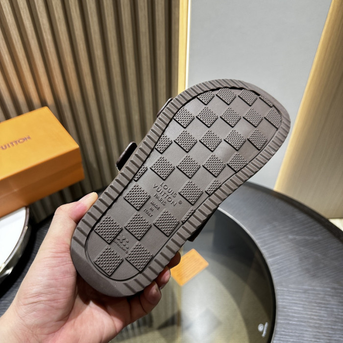 L&V sandal 221