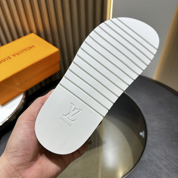 L&V sandal 200